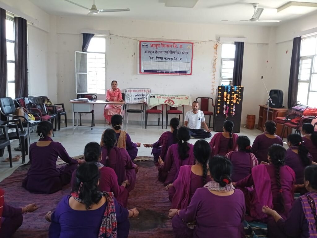 बाल विकास परियोजना रैत में योग सत्र का आयोजन Bal Vikas Pariyojana Yoha Sait, Shahpur