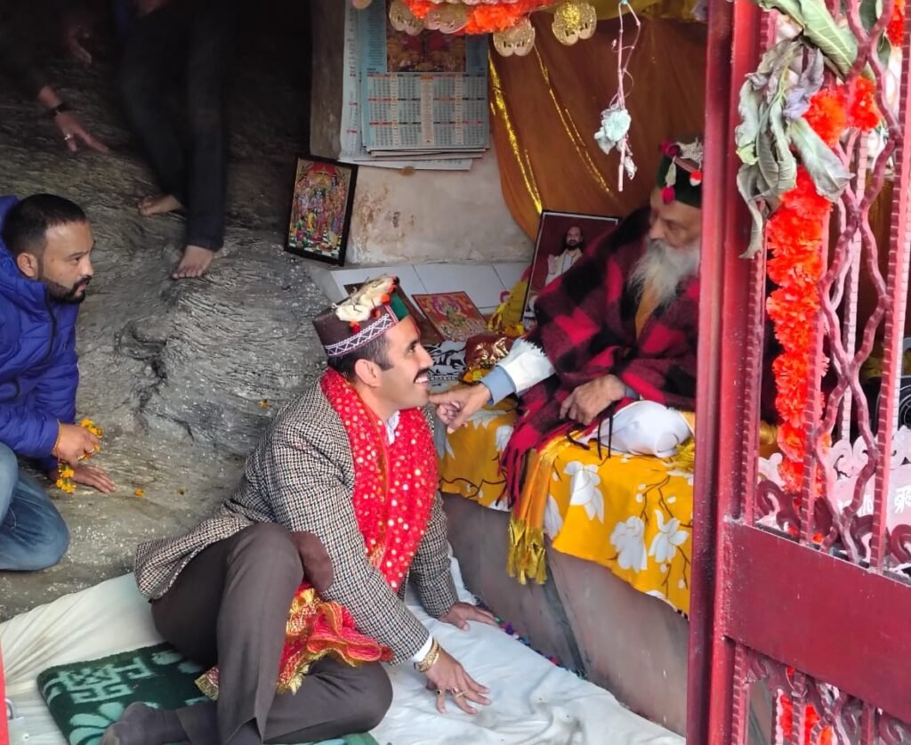 श्री सर्वोत्तम शक्तिपीठ क्षेत्र के समग्र विकास के लिए तैयार होगा रोडमैप – विक्रमादित्य सिंह 1 vikramaditya in temple1