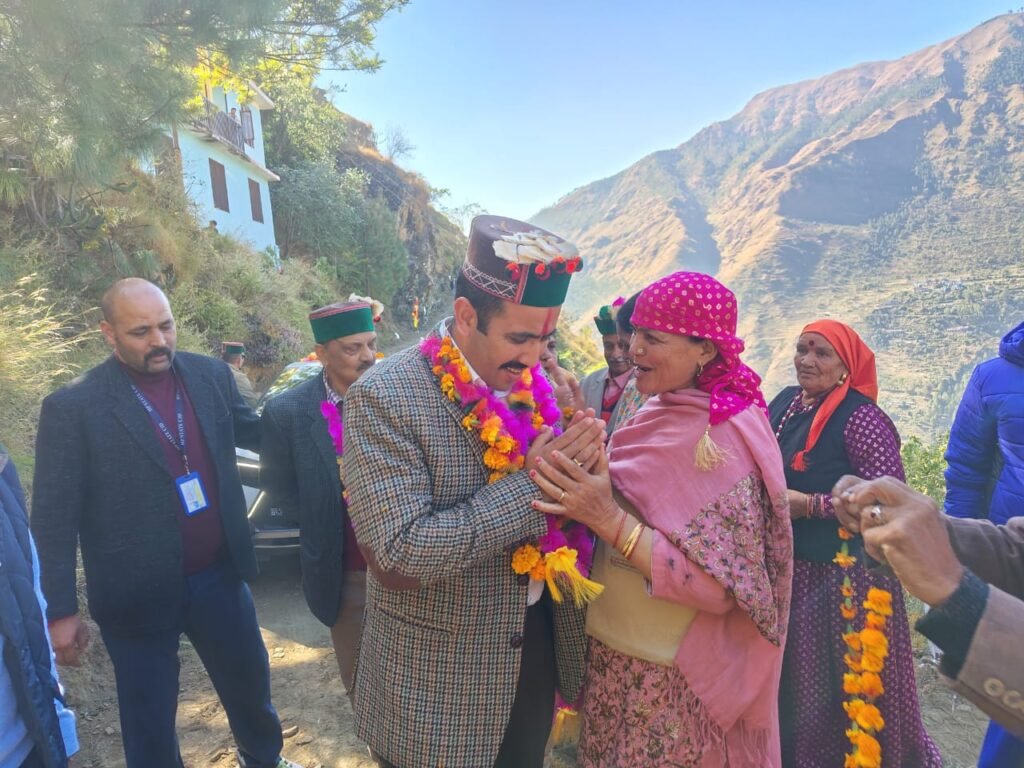 श्री सर्वोत्तम शक्तिपीठ क्षेत्र के समग्र विकास के लिए तैयार होगा रोडमैप – विक्रमादित्य सिंह 5 vikramaditya in temple5