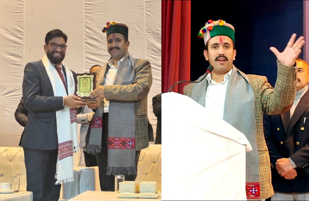 vikramaditya-singh-honors-meritorious-students