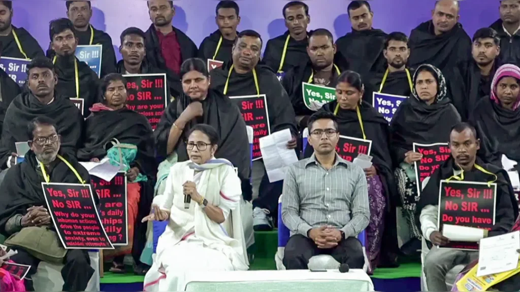 सुप्रीम कोर्ट में ममता की गुहार: "साहब, लोकतंत्र बचा लीजिए"